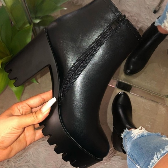 Shoes - Last pairs 5.5 & 7"Alexa" 🖤booties